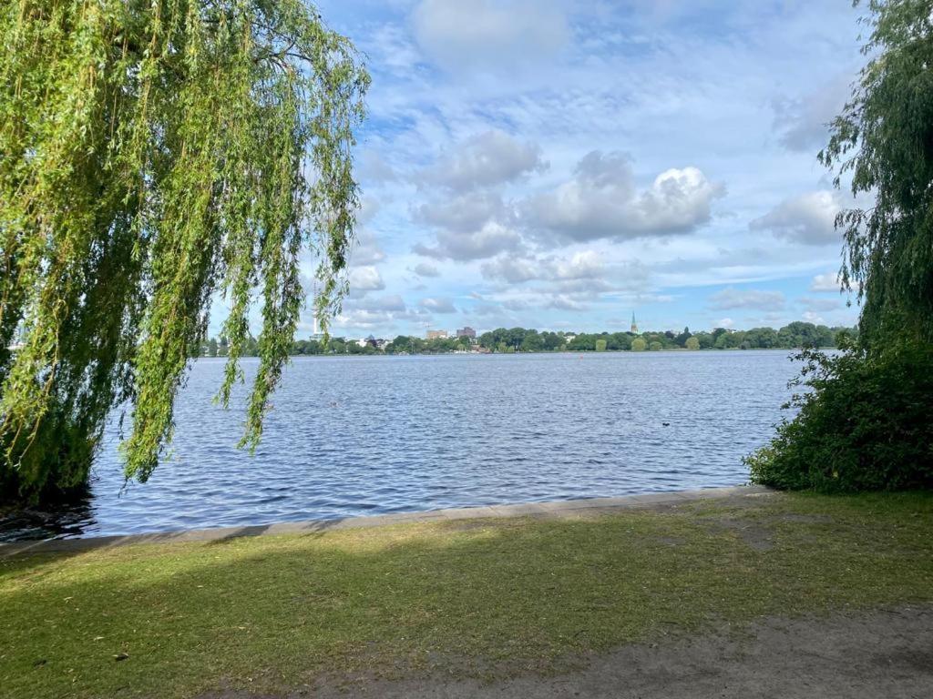 Alster Hamburg - Saniertes Und Mobliertes Apartment Mit Bad Und Kuche Exterior photo